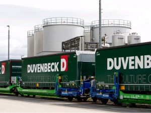 Nowy pociąg blokowy firmy Helrom rewolucjonizuje transport kolejowy naczep samochodów ciężarowych