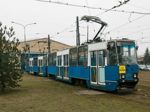 Kraków: tramwaj do odladzania sieci trakcyjnej wyjechał na tory