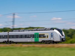Eksperci z kampusu badań kolejowych prezentują nową stację ładowania dla pociągów akumulatorowych