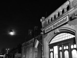W czwartkowy wieczór dworzec kolejowy Opole Główne zamienił się w filmowy Hamburg Hauptbahnhof. 