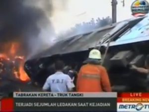 Indonezja: pociąg uderzył w ciężarówkę z gazem