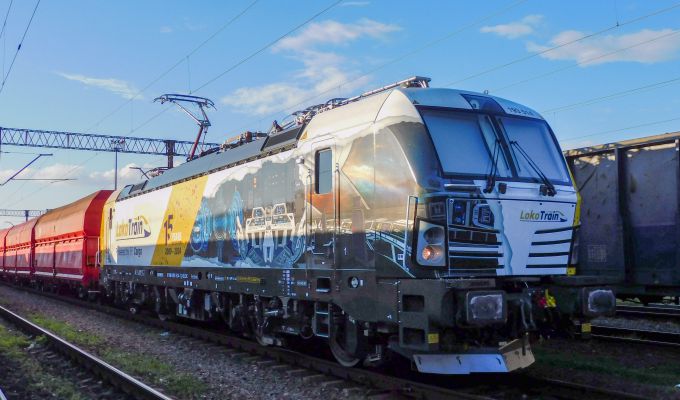 LokoTrain świętuje 15 lecie na rynku z rocznicową lokomotywą