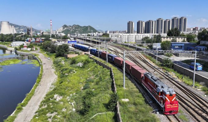 Pociąg towarowy Chiny-Europa łączy północno-chińskie miasto Shijiazhuang z Belgradem, stolicą Serbii