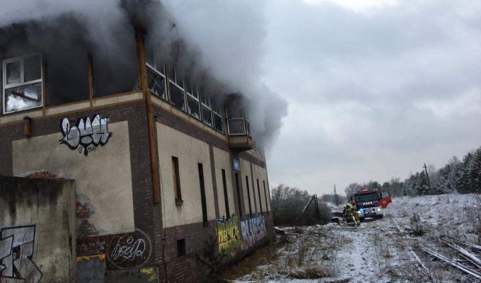 Płonął opuszczony budynek nastawni kolejowej Kędzierzyn - Koźle Port. Podpalenie?